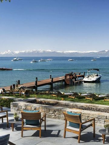 Terrasse mit Sitzgelegenheiten und Blick auf Lake Tahoe mit Booten