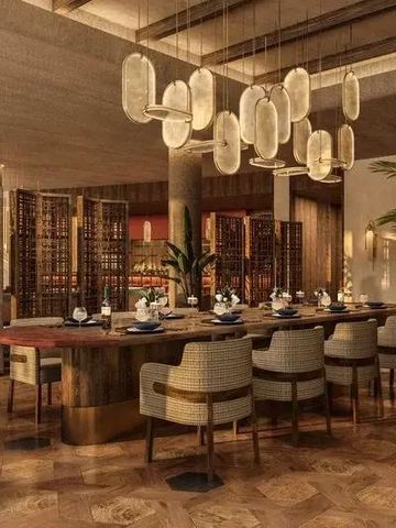 Luxuriöses Esszimmer mit stilvoller Beleuchtung und edlem Mobiliar