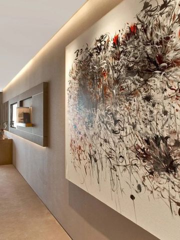 Künstlerisches Gemälde in elegantem Flur