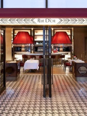 Elegantes Restaurant im St. Regis Osaka mit stilvoller Einrichtung