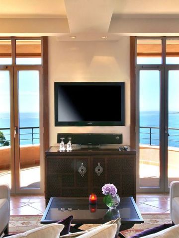 Luxuszimmer mit Meerblick und modernen Annehmlichkeiten