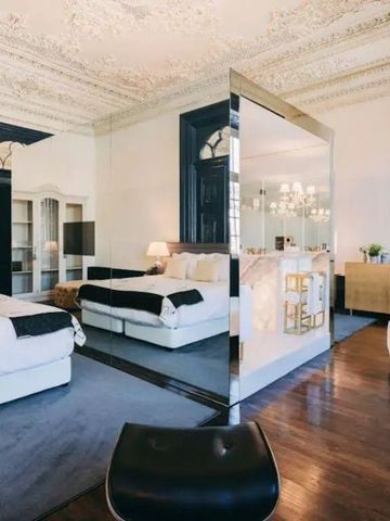 Große Suite mit Dekorationen aus der Zeit des Barock und modernem Touch