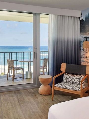 Zimmer mit Balkon und freiem Blick auf den Ozean