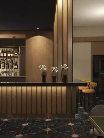 Elegantes Hotelbar-Interieur mit warmem Licht und edler Einrichtung