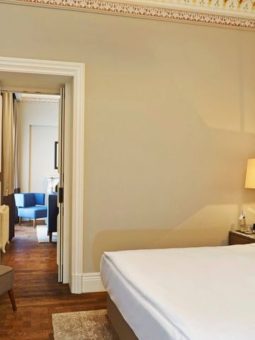 Elegantes Schlafzimmer mit klassischem Dekor im The Bank Hotel Istanbul