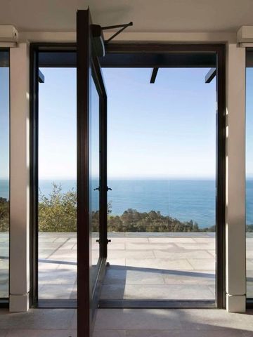 Offene Veranda mit Blick auf den Pazifik