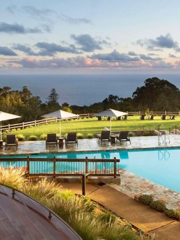 Infinity-Pool mit spektakulärem Ozeanblick