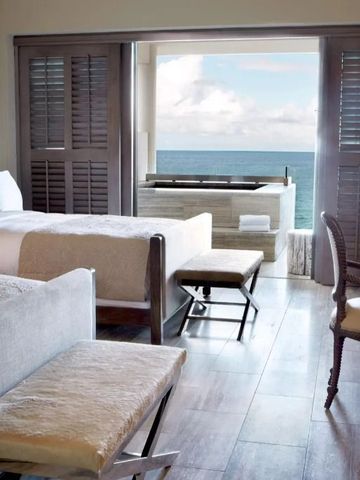 Zimmer mit Meerblick und stilvollem Interieur im Four Seasons Anguilla