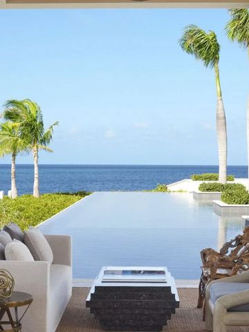 Infinity-Pool mit Meerblick und Palmen im Four Seasons Anguilla.