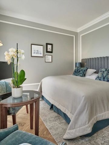 Einladendes Doppelzimmer mit luxuriöser Ausstattung und geschmackvollen Details