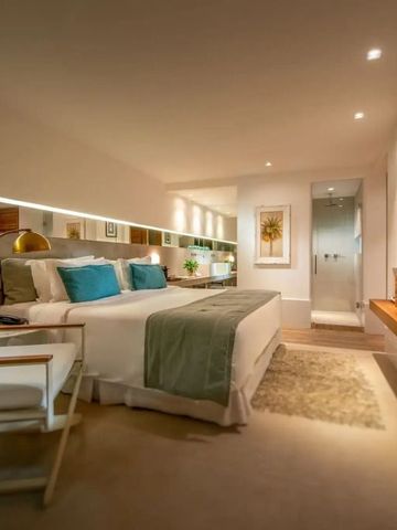 Modernes und stilvolles Doppelzimmer mit Akzentbeleuchtung