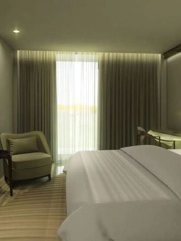 Komfortables Zimmer mit gemütlichem Sessel und Blick im Vila Foz Hotel