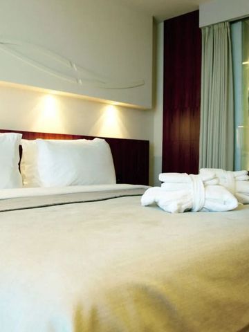 Luxuriöses Schlafzimmer mit King-Size-Bett im Hotel Villa Dubrovnik.