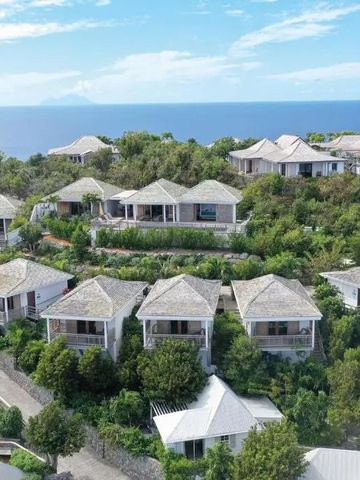 Villenkolonie mit grünen Gärten und Meerblick