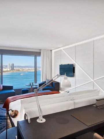 Helles Zimmer mit Panoramablick auf das Meer und stilvollem Interieur im W Barcelona