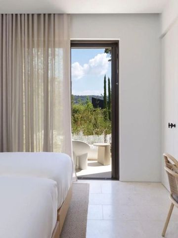 Zimmer mit Balkon und malerischem Ausblick