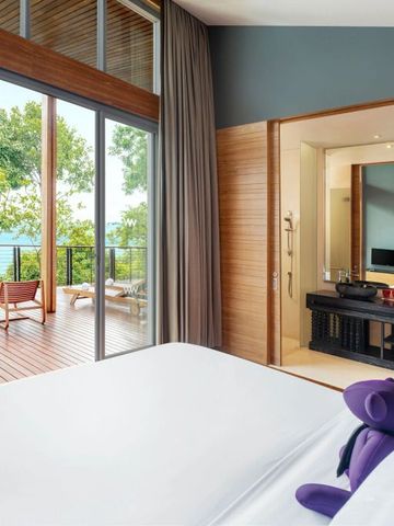 Geräumiges Zimmer mit Balkon und Blick aufs Meer