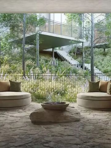 Moderne Lobby mit Blick auf den Garten durch große Fenster