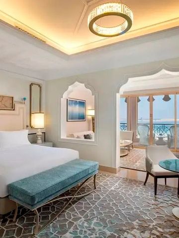 Luxuriöses Hotelzimmer mit Kingsize-Bett und Meerblick im Waldorf Astoria Ras al Khaimah