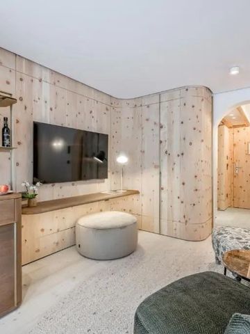 Gemütliche Sitzecke in einem modern eingerichteten Zimmer