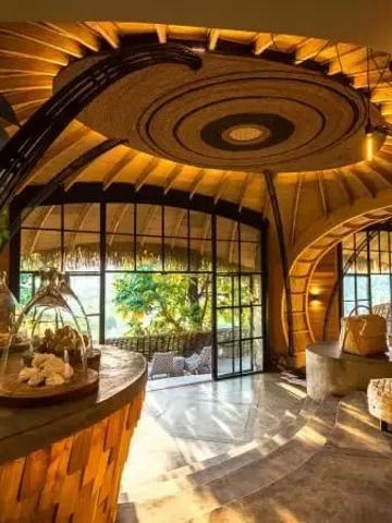 Eleganter Loungebereich mit Panoramablick und stilvollen Details