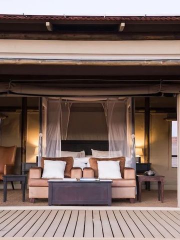 Luxuriöses Wohnzimmer in einer offenen Unterkunft