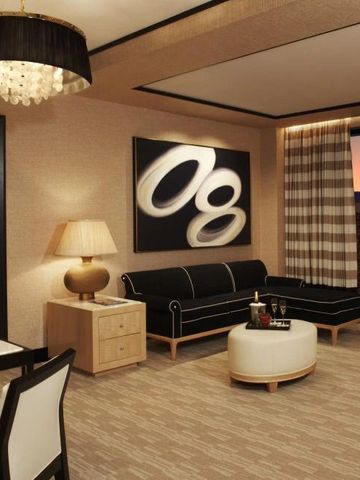 Moderne Suite im Wynn Las Vegas mit stilvoller Einrichtung und Stadtblick