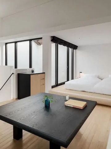 Großzügig geschnittenes Zimmer mit sitzbereich und gutem Lichteinfall