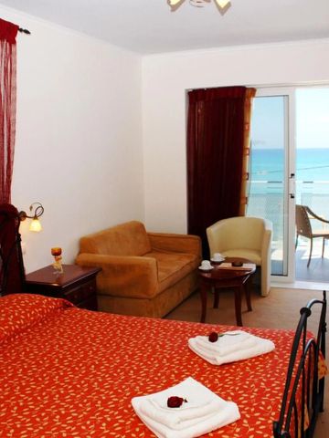 Doppelzimmer mit Balkon und Meerblick