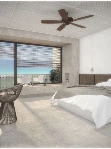 Helles Schlafzimmer mit großer Fensterfront und Balkon