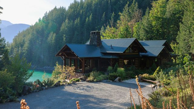 Fawn Bluff, Private Lodge