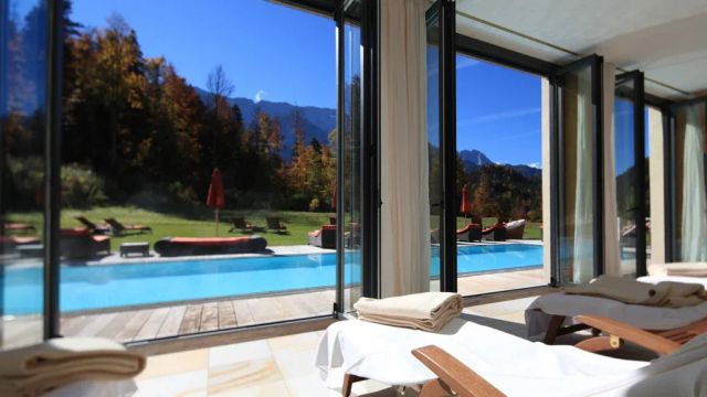 Schloss Elmau Badehaus mit Pool