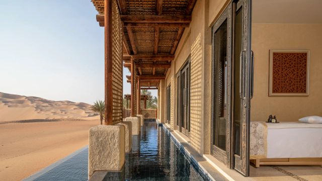 Qasr Al Sarab Desert Resort By Anantara Spa Treatment umgeben von der Wüste und Wasser