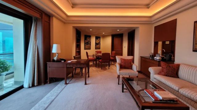 The Peninsula Bangkok Premier Suite 