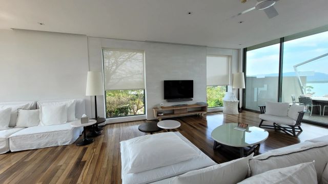 Como point yamu Wohnzimmer mit Coaches und TV