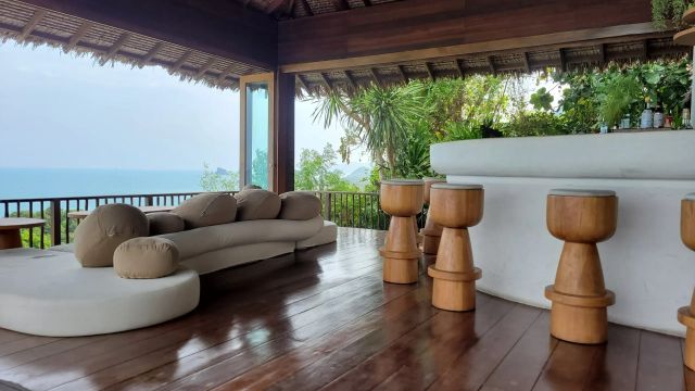 Lounge zum entspannen mit Blick auf das Meer