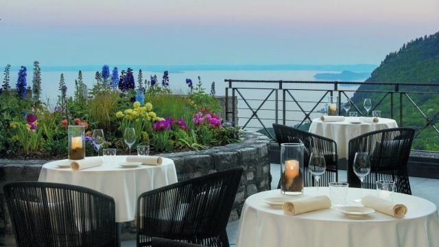 Lefay Terrasse mit Dinnermöglichkeiten