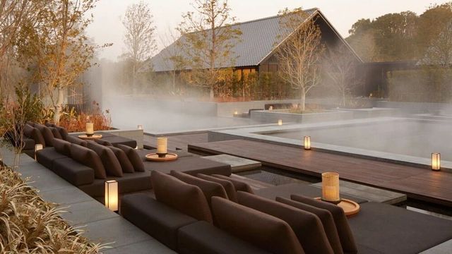 Außenterrasse mit Pool vom Amanemu