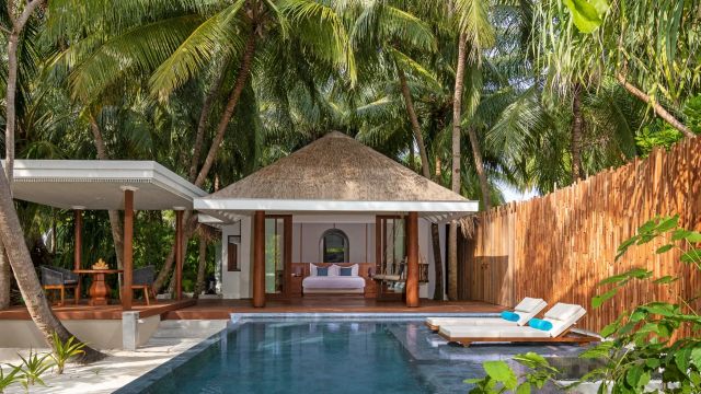 Anantara Kihavah Guest Room Four Bedroom Beach Pool Residence Master Bedroom