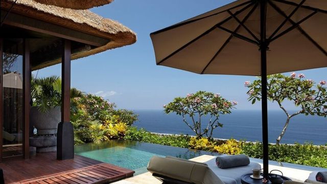Bvlgari Resort Bali Poolbereich mit Blick auf das Meer