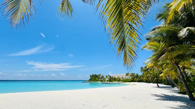 Strand vom Malediven Hilton Hotel