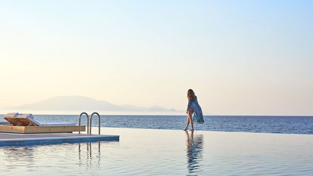 Frau im Pool vom Lesante Blu, a member of The Leading Hotels of the World