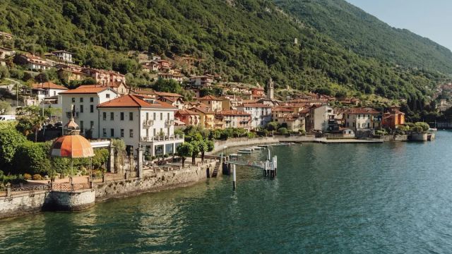 MUSA Lago Di Como direkt am Wasser mit Bergen im Hintergrund