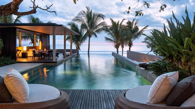 Soori Bali Pool und Meerblick