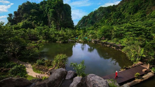 Die Lagune vom The Banjaran Hotsprings Retreat