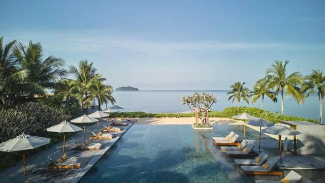 The Retreat Koh Chang Pool mit Blick auf das Meer