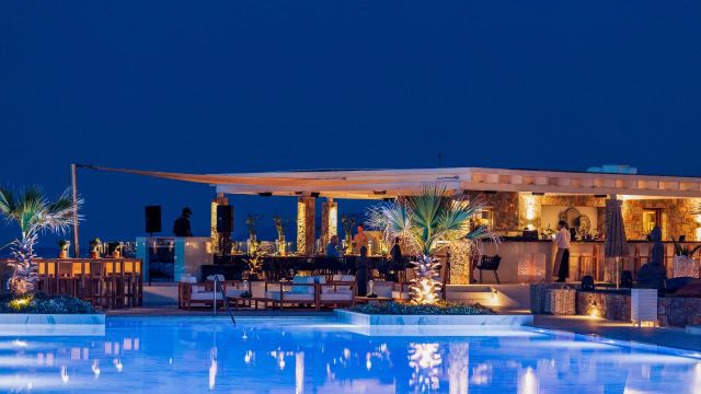 Abaton Island Resort Buddha Bar bei Nacht