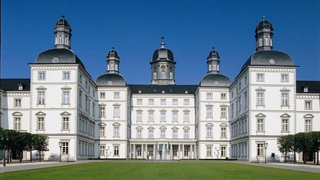 Beeindruckende Barockarchitektur des Althoff Grandhotel Schloss Bensberg