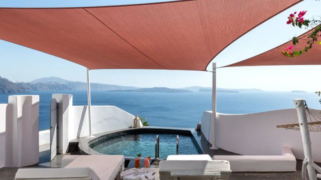 Andronis Luxury Suites überdachter Whirlpool mit Meerblick