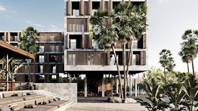 Moderne Hotelarchitektur mit Palmen und klaren Linien